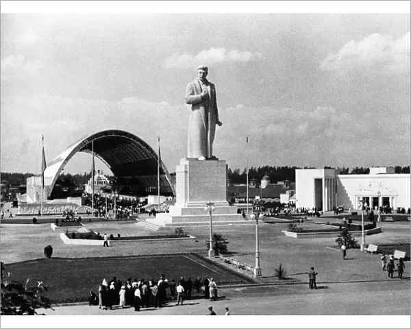 Monument to joseph stalin in front of the mechanization pavillion of the all-union agricultural exhibit in moscow, 1941