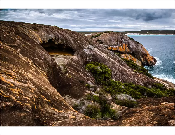 Cliffs near Lucky Bay in Cape Le Grand National Park