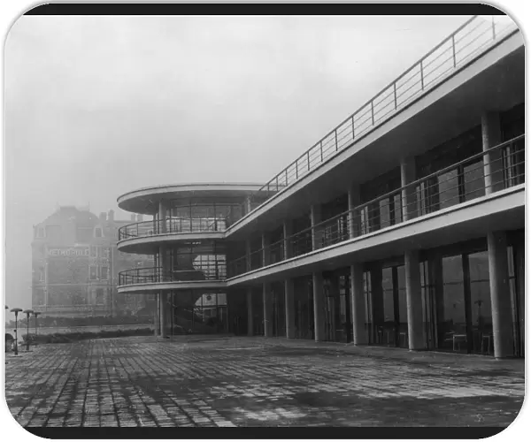 The newly-built De La Warr Pavilion in Bexhill-on-Sea, East Sussex, 10th December 1935