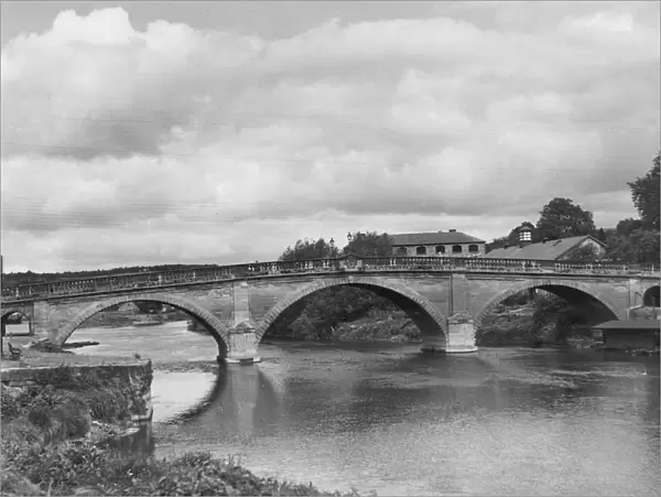 Bewdley. A bridge over the River Severn at Bewdley, Worcestershire, circa 1930