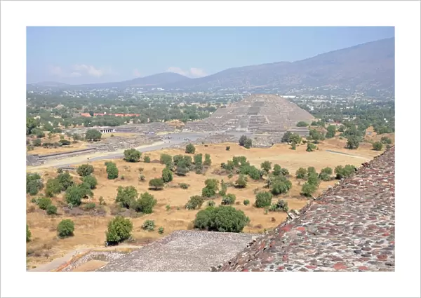 Teotihuacan step pyramid and ancient ruins