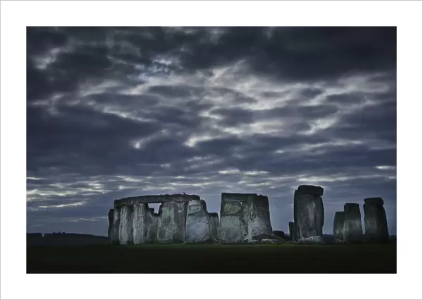 UK, Stonehenge, Scenic view at dawn