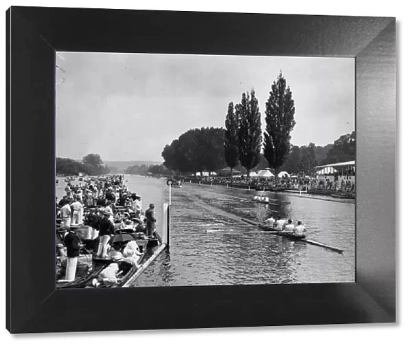 Boat Race. 3rd July 1929: Thames Rowing Club beating Courtenay Lodge Rowing