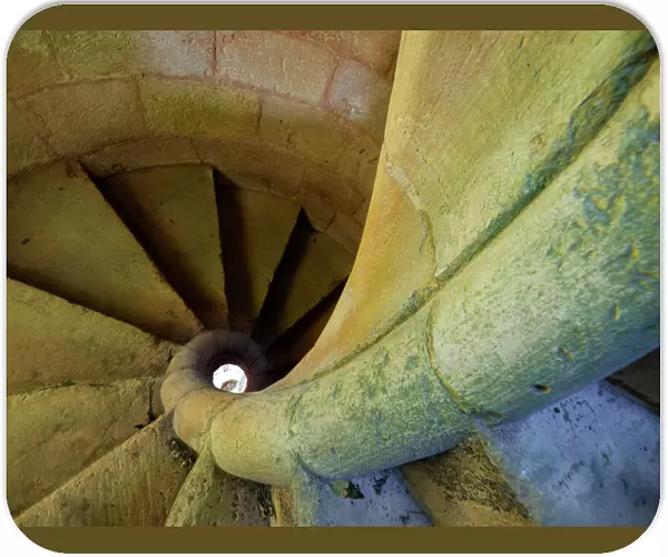 Fibonacci. Escalera de caracol en el monasterio cisterciense de Santa Maria de Rioseco