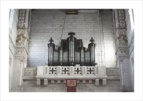 The organ pipe in Tours Cathedral