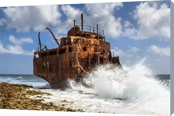 A shipwreck on the coast of Little Curacao