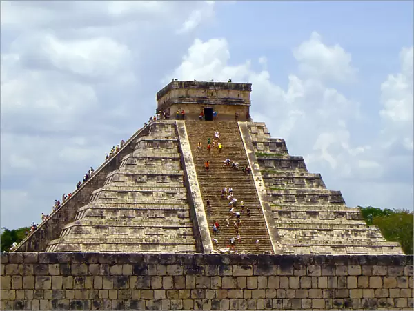 Chichen Itza Pyramid, Yucatan, Mexico (Wonders of the World)