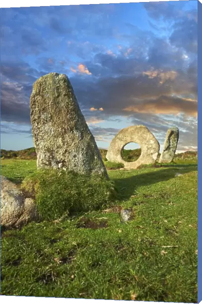 Men-an-Tol, Men an Toll or the Crick Stone, late Neolithic or early Bronze Age, standing stones