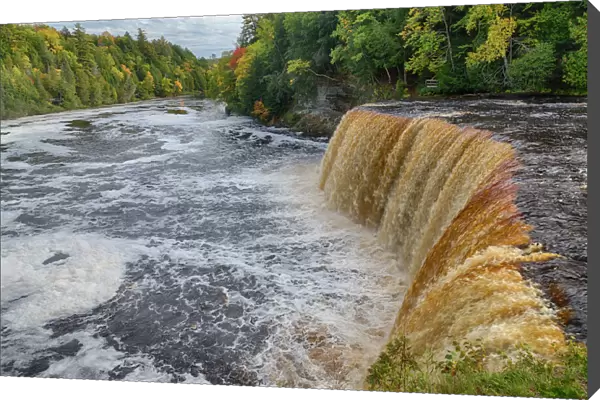 Upper Falls in Tahquamenon Falls State Park, Upper Peninsula, Michigan, USA