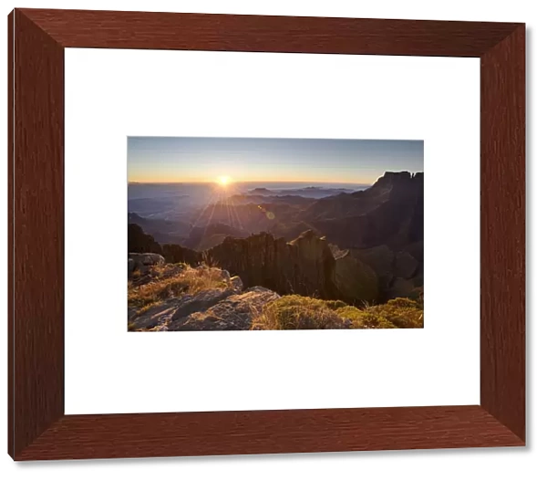 Sunrise over the Drakensberg mountains, Royal Natal, Drakensberg uKhahlamba National Park, South Africa