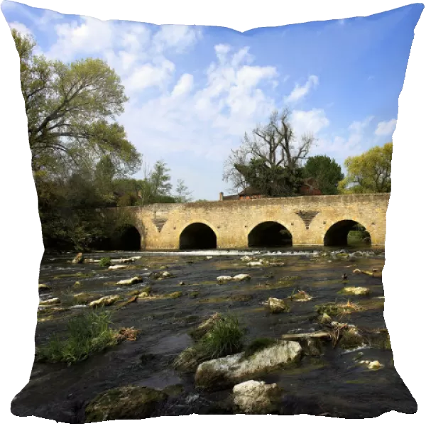 26 arched stone bridge Bromham village