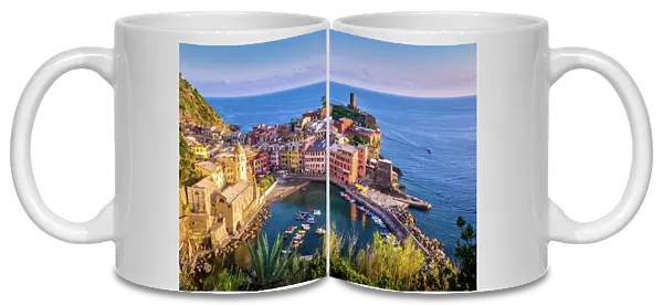 Colorful fishing village of Vernazza, Cinque Terre, in the province of La Spezia, Liguria, Italy
