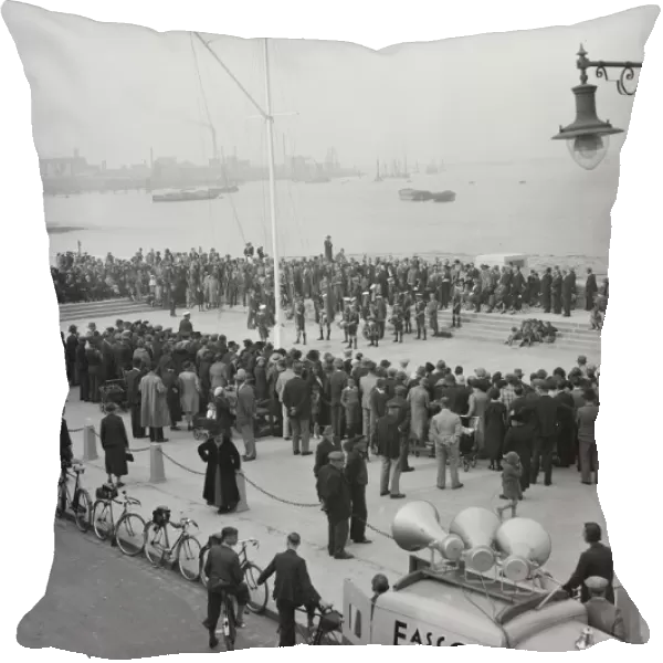 The general view of the opening of the Erith riversite view. 2 October 1937