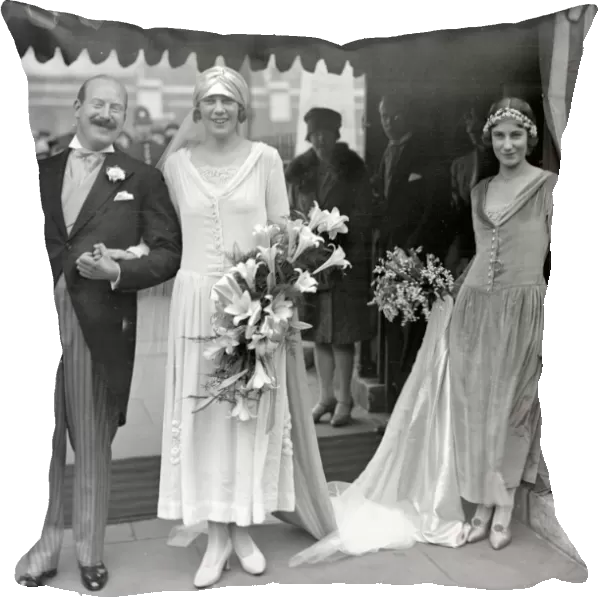 Wedding of Mr Kenneth Tomas (Ashley House, Penylan, Cardiff) and Miss E. M. Gantlett (of Fairford