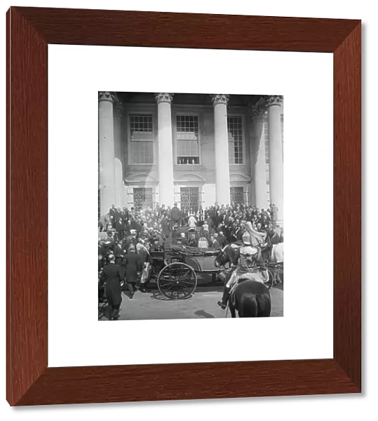 King and Queen open great new civic hall at Leeds. Photo shows; The arrival of King George