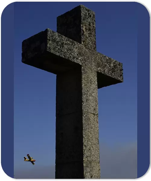 Portugal-Plane-Cross