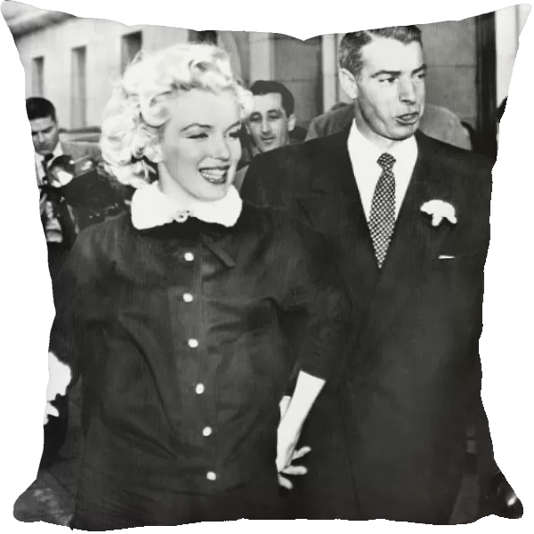 Marilyn Monroe with Joe DiMaggio, leaving San Franciscos City Hall following their marriage