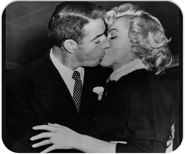 Marilyn Monroe Kisses Joe Di Maggio