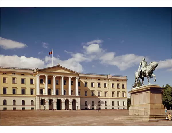 View of the Royal Palace, built 1825-48 (photo)