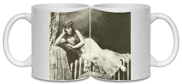 Miss Langtry as Cleopatra (gravure)