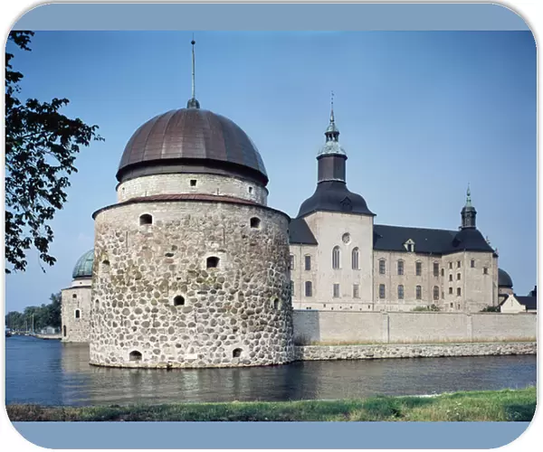 View of Vadstena Castle, built in 1545 (photo)