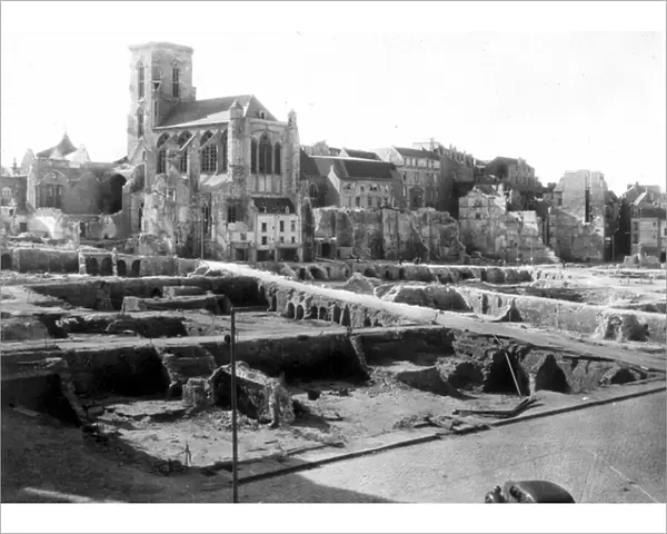 Saint Malo destroyed. Photo taken after World War II. Postcard
