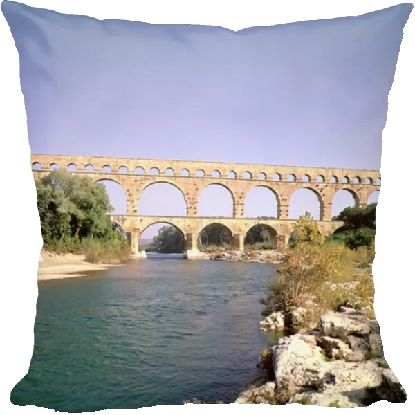 View of the aqueduct, built c. 19 BC (photo)