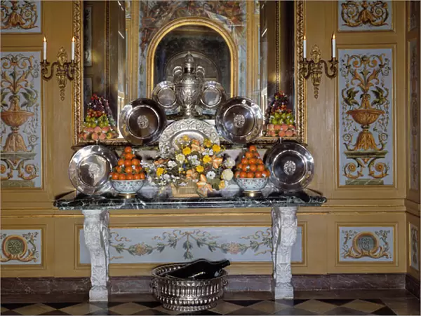 Furniture: silverware service, 18th century