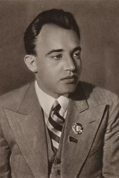 Oleksandr Korniychuk, Ukrainian Soviet official and playwright (b  /  w photo)
