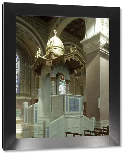 Basilica (Basilique Notre-Dame de Brebieres). Architects Edmond Duthoit and Louis Duthoit. Interior. 1885 - 1897. Neo-Byzantine. The pulpit (photo)