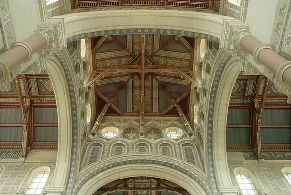 Basilica (Basilique Notre-Dame de Brebieres). Architects Edmond Duthoit and Louis Duthoit. Interior. 1885 - 1897. Neo-Byzantine. The dome over the crossing (photo)