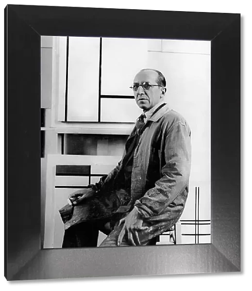 Piet Mondrian in his studio at 26 avenue du Depart, 1934 (b / w photo)