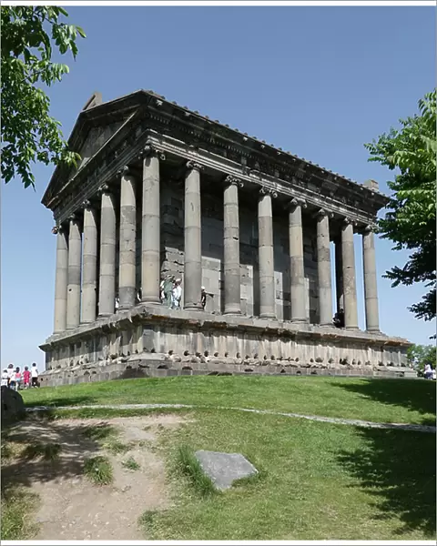 1st century Roman temple of Garni. Ionic and Paine (photo)