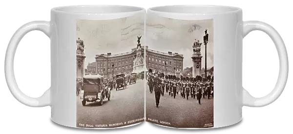 Buckingham Palace, London, 1934 (postcard)