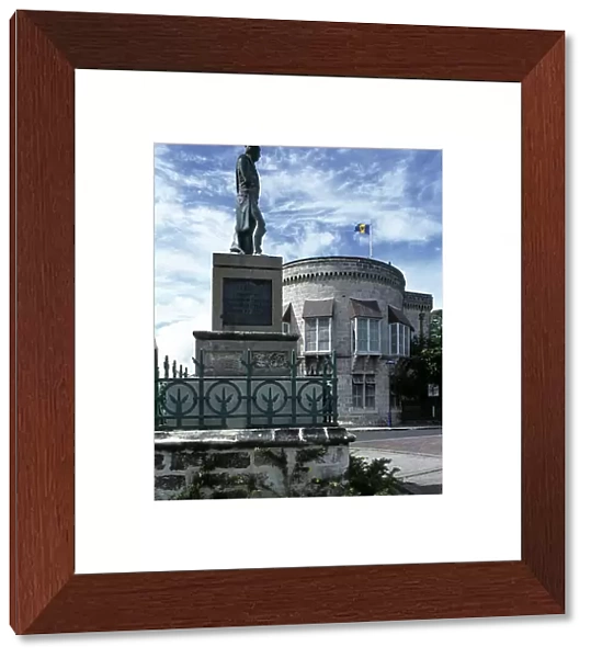 Statue of Admiral Lord Nelson in Trafalgar Square, now known as Heroes Square, Bridgetown, Barbados (photo)