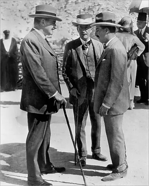 The British Egyptologist Callender with the financier Lord Carnarvon and the archeologist Howard Carter on the site of the excavations of the tomb of Toutankhamon in the Valley of the Kings in Egypt in November 1922