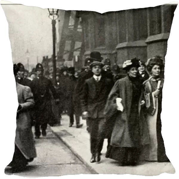 Emmeline Pankhurst carrying a petition from the Third Women's Parliament to the Prime Minister on February 13th, 1908 (b / w photo)