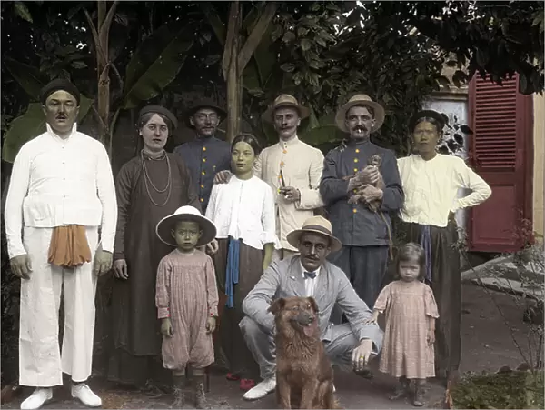 Indochina / Vietnam, Haiphong (Hai phong): European family with employees and monkeys, 1900