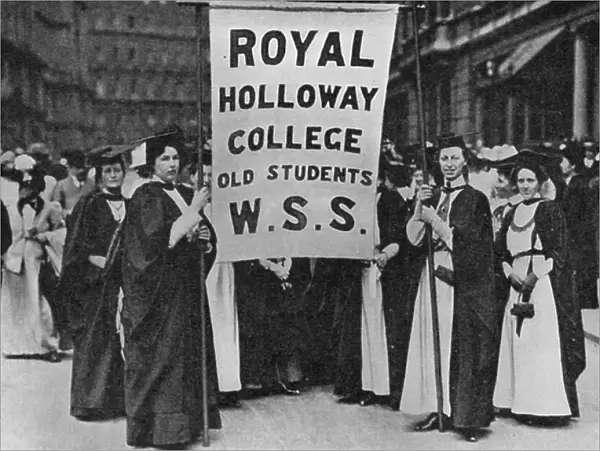 Suffragist march, London, 1908 (b / w photo)
