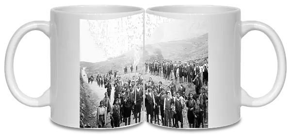 Greece, CR: On October 10, 1908, the Cretan insurges coming to protest with flags, rifles and cartouchieres on shoulder, 1908