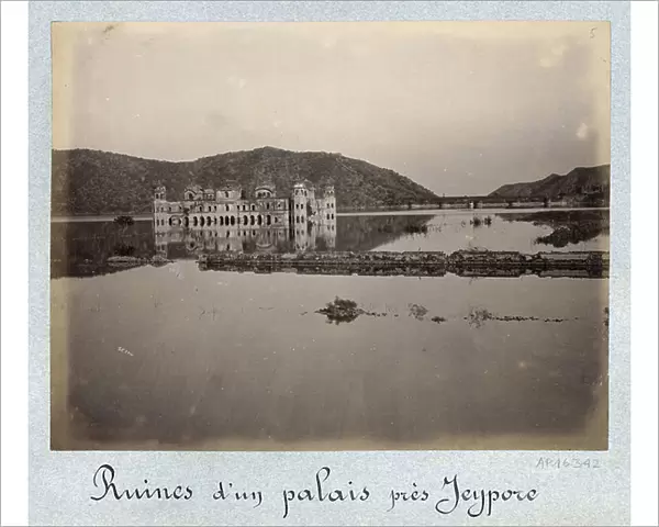 Ruins of the Jal Mahal (palace on the water) (18th century), palace located in the middle of Lake Man Sagar, in Jaipur (India) - Photograph second half of the 19th century