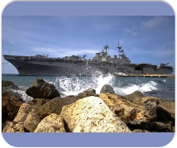 The amphibious assault ship USS Kearsarge visiting the Netherlands Antilles for the
