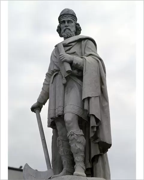 Statue of King Alfred, 9th century