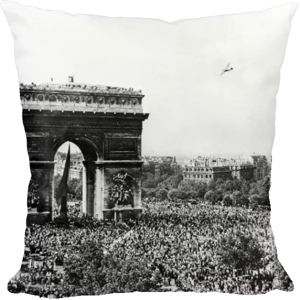 Celebrating the liberation of Paris, 26 August 1944