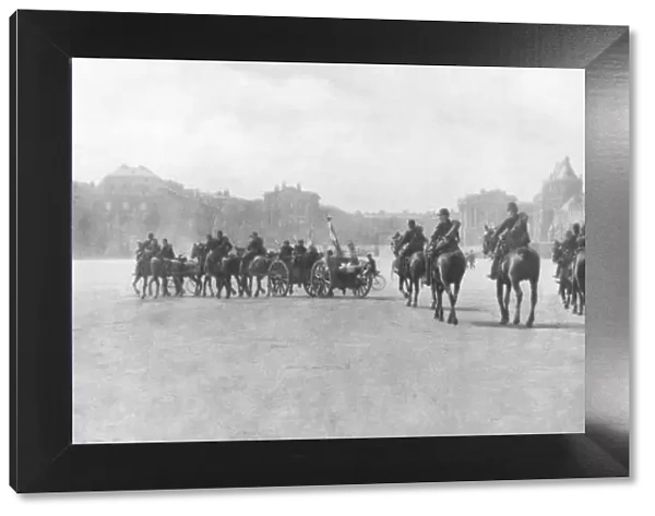 Horse-drawn artillery passing the Palace of Versailles, France, August 1914