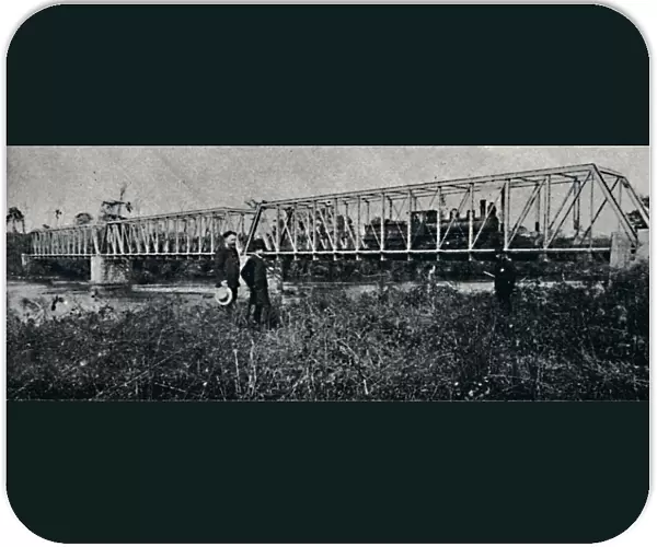 Ponte da E. F. Mogyana sobre o Rio Pardo, 1895. Artist: Axel Frick
