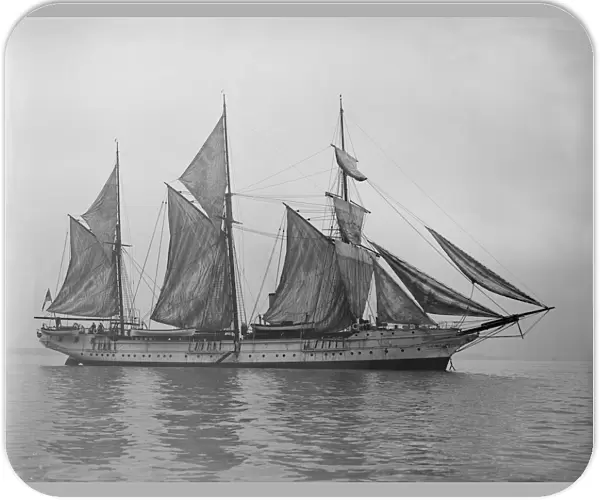 The steam yacht Wanderer (later named Vagus ) hoisting sails