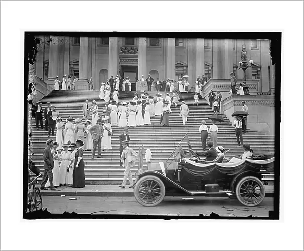 People on Capitol steps, between 1913 and 1918. Creator: Harris & Ewing. People on Capitol steps, between 1913 and 1918. Creator: Harris & Ewing