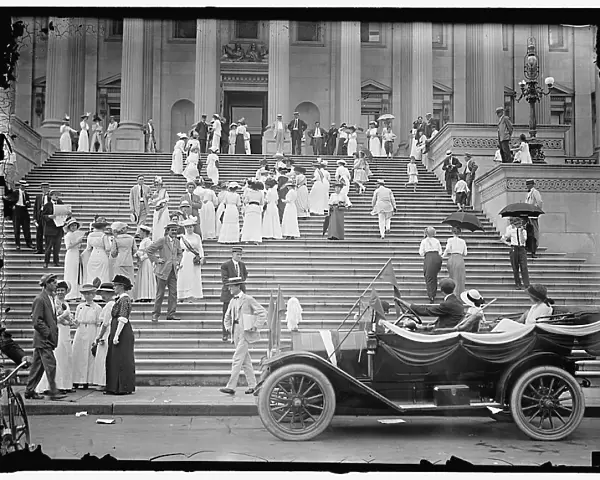 People on Capitol steps, between 1913 and 1918. Creator: Harris & Ewing. People on Capitol steps, between 1913 and 1918. Creator: Harris & Ewing