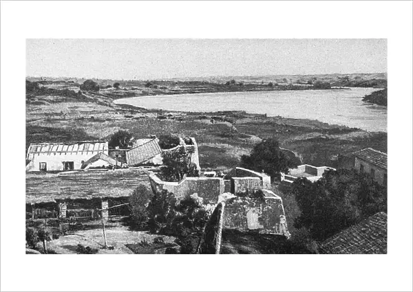 Les restes de l'ancien fort de Medine Pres de Kayes; L'Ouest Africain, 1914. Creator: Unknown